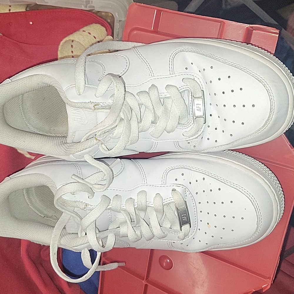 White Nike Air force 1s